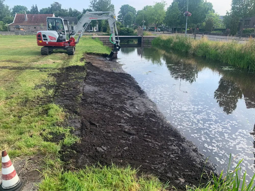Graafwerk voor een natuurlijke oever